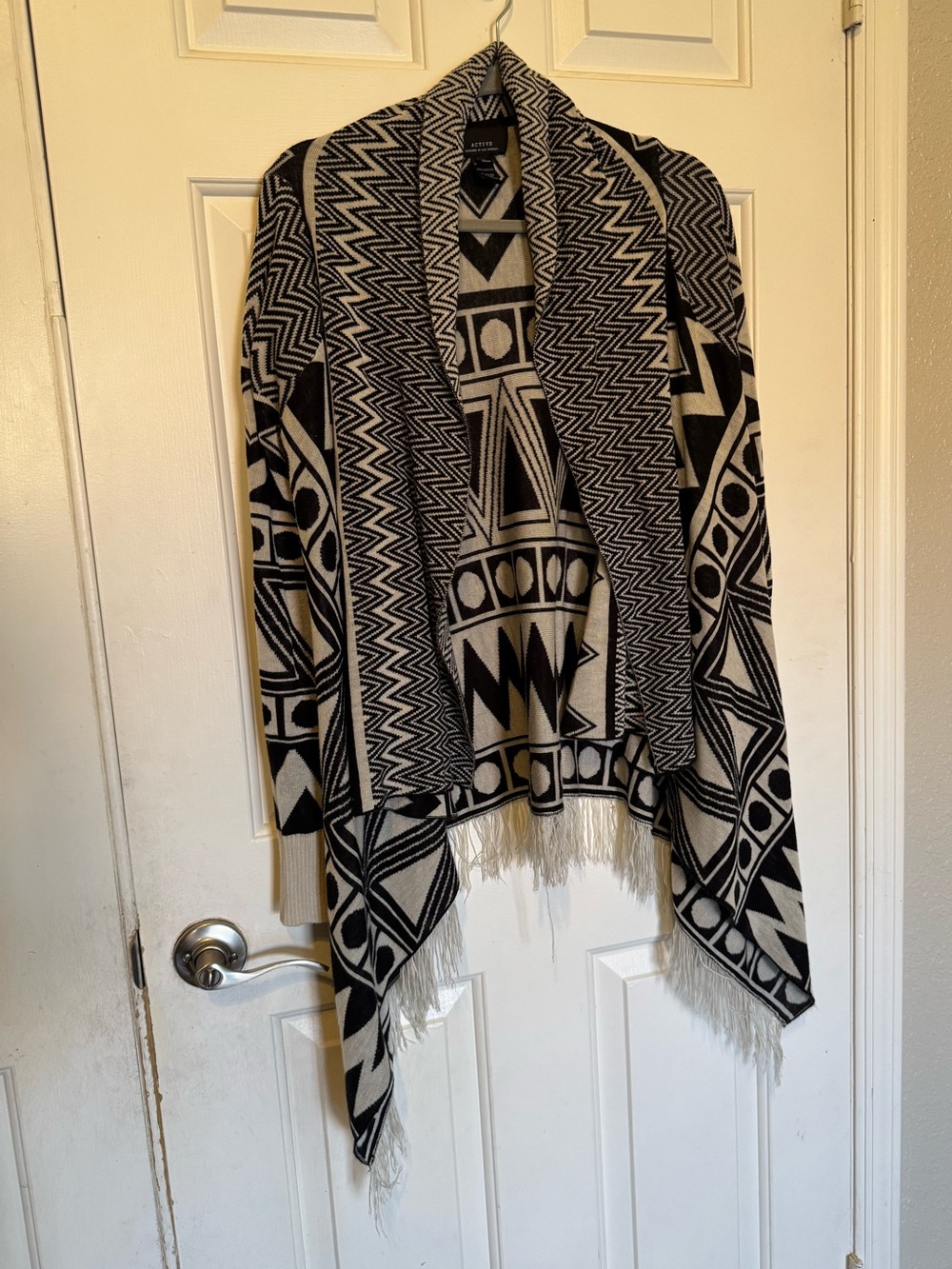 Women’s Long Sleeve Black & Cream Fringe Wrap